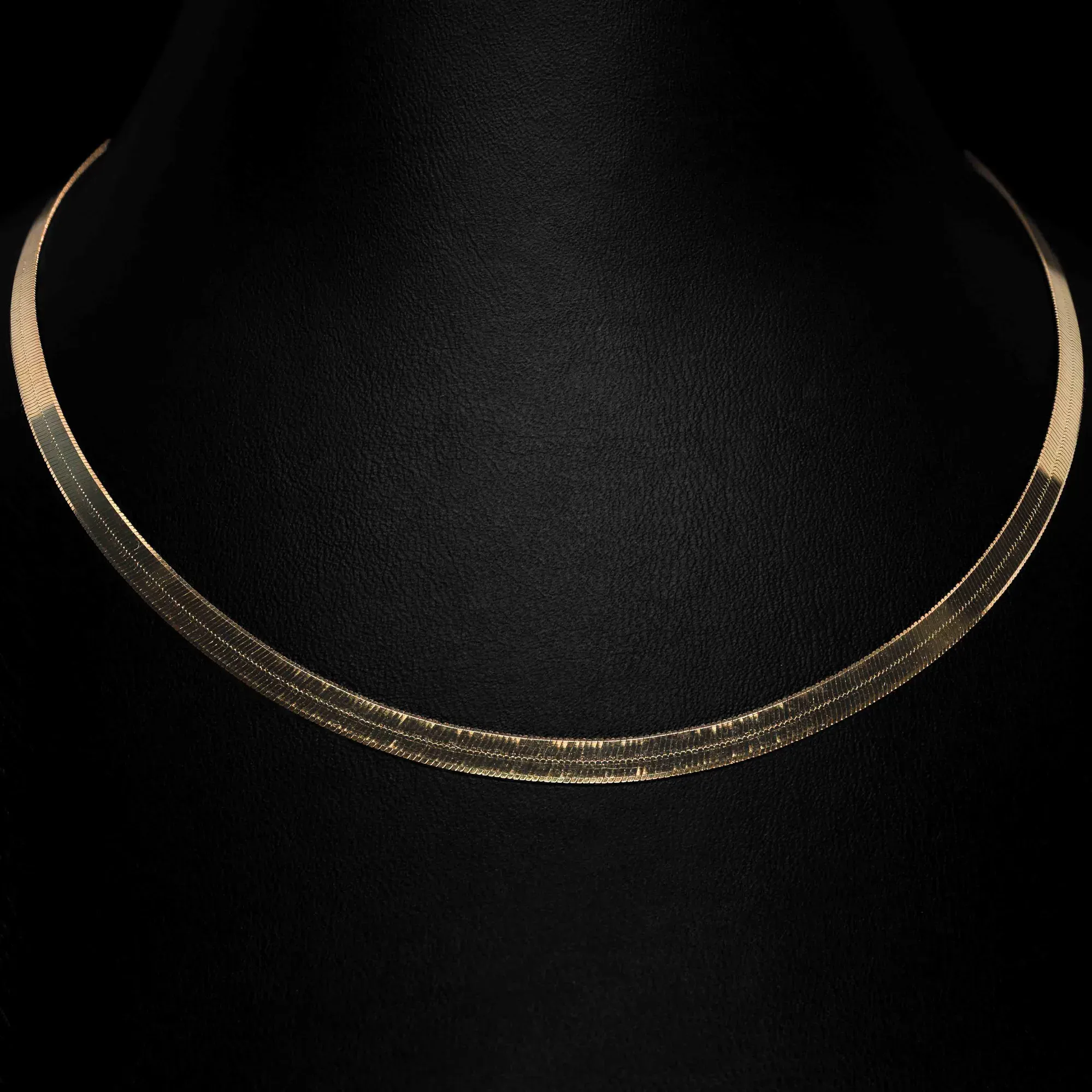 Ogrlica Zmijica Zlatna od 925 srebra i 14k pozlate, podesiva 36-42cm. Elegantan nakit za svečane prilike.